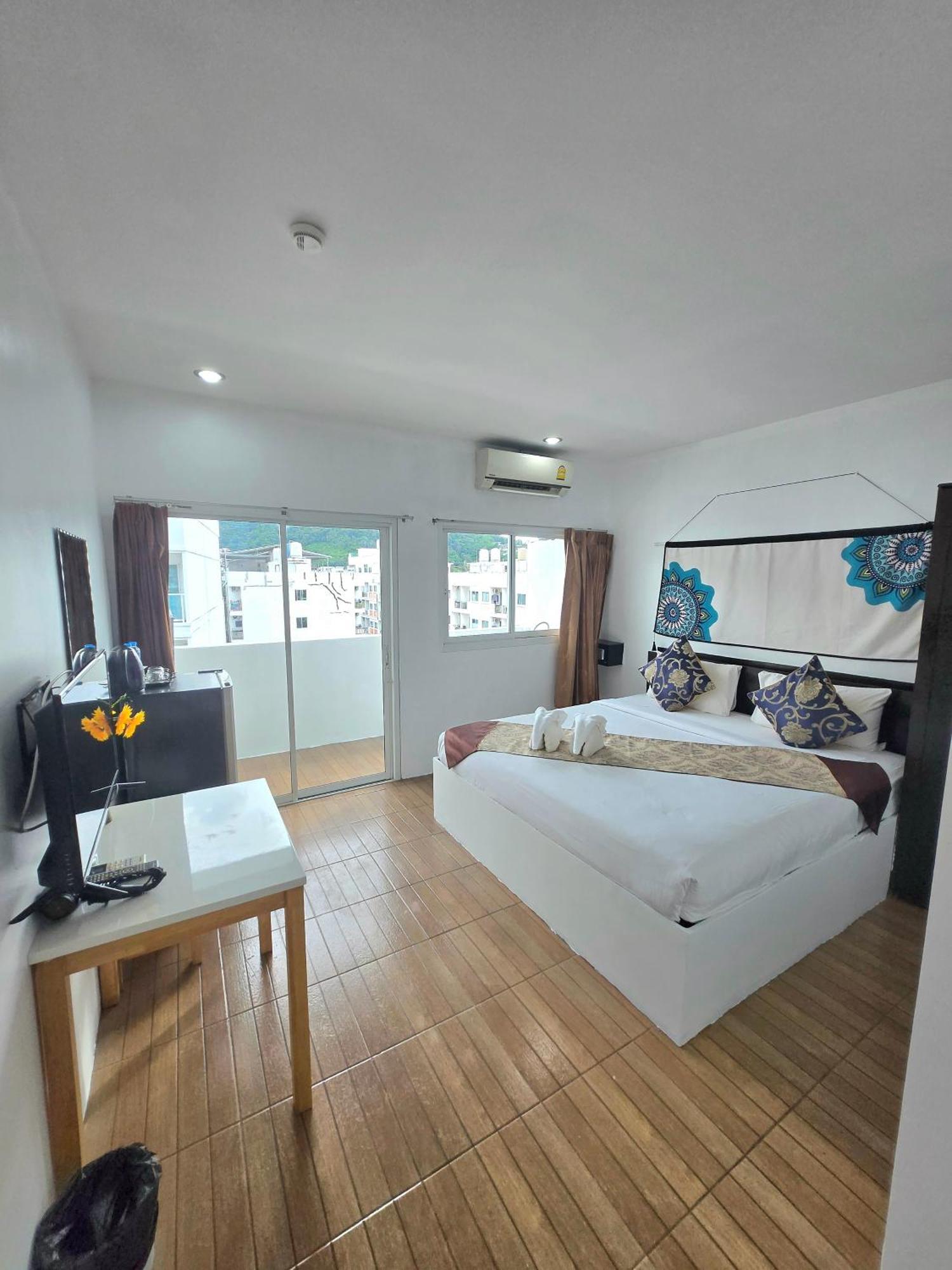 Happy 99 Guest House Patong Exterior photo