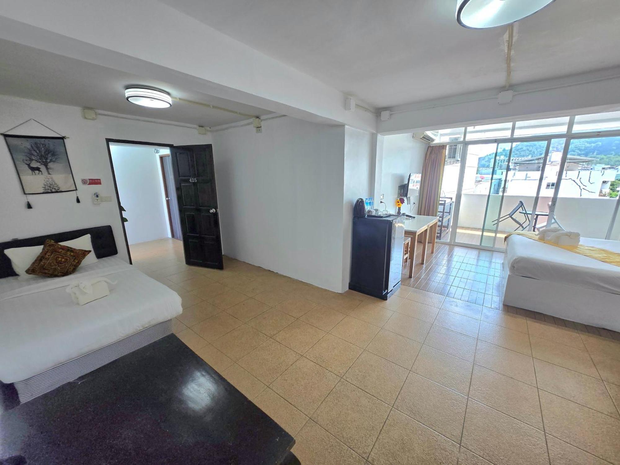 Happy 99 Guest House Patong Exterior photo
